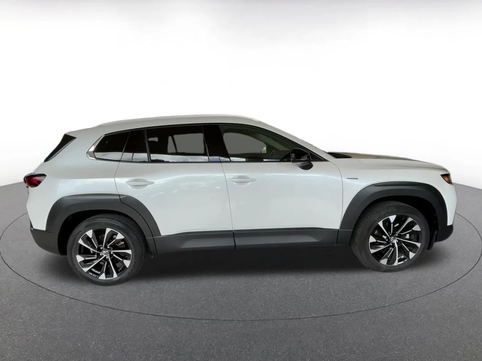2025 Mazda CX-50 - Image 18 of 31