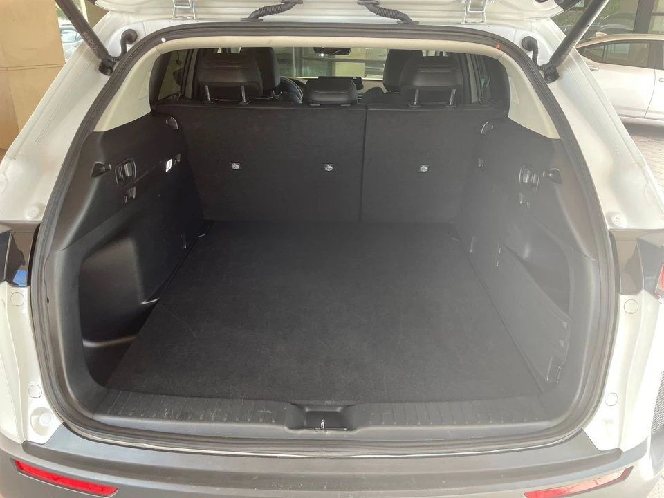 2025 Mazda CX-50 - Image 28 of 31