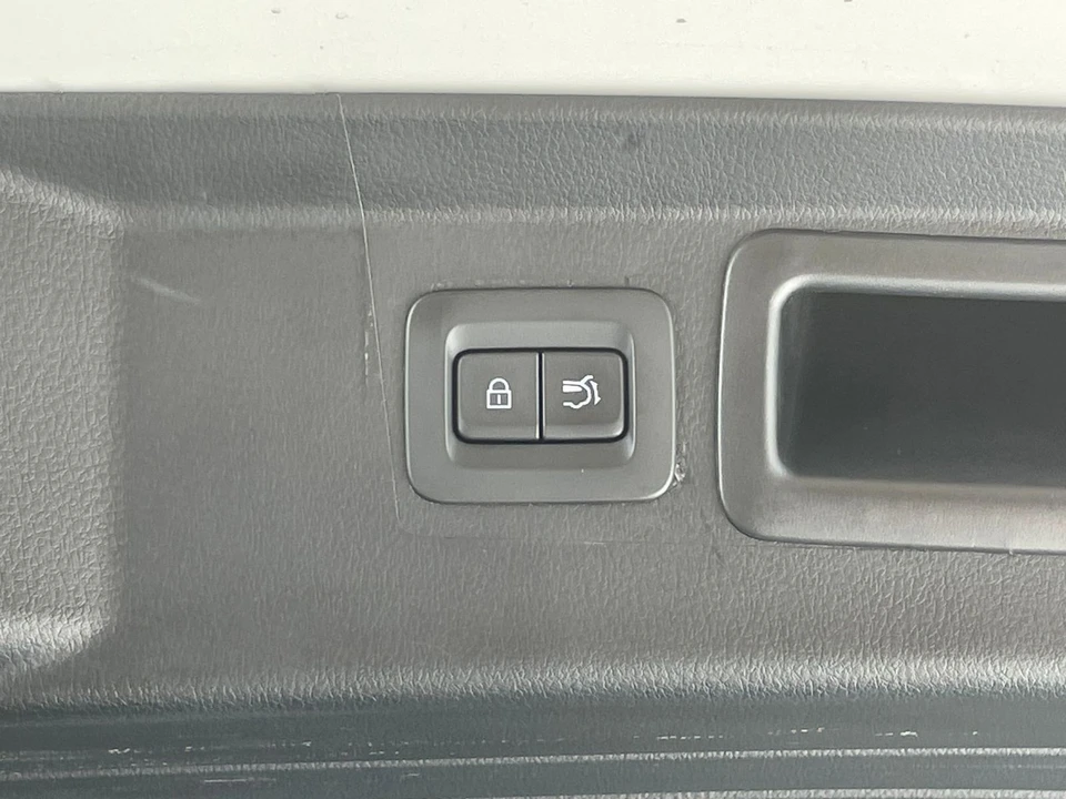 2025 Mazda CX-50 - Image 19 of 31