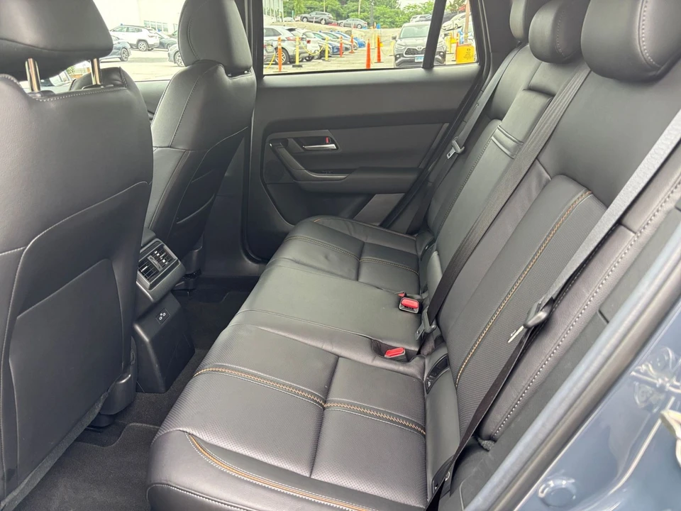 2025 Mazda CX-50 - Image 23 of 31