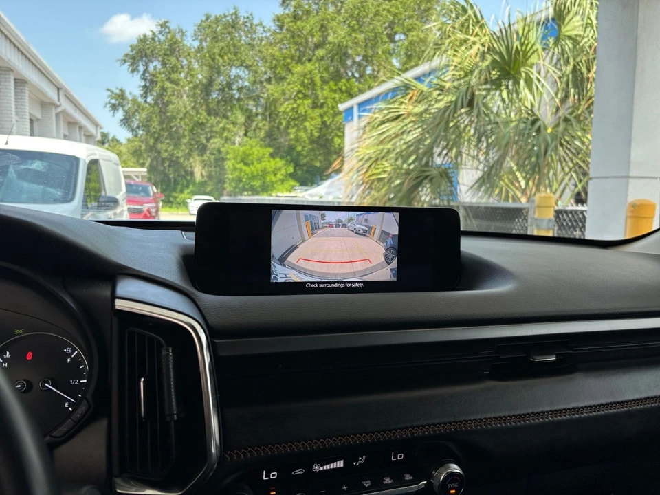2025 Mazda CX-50 - Image 27 of 31