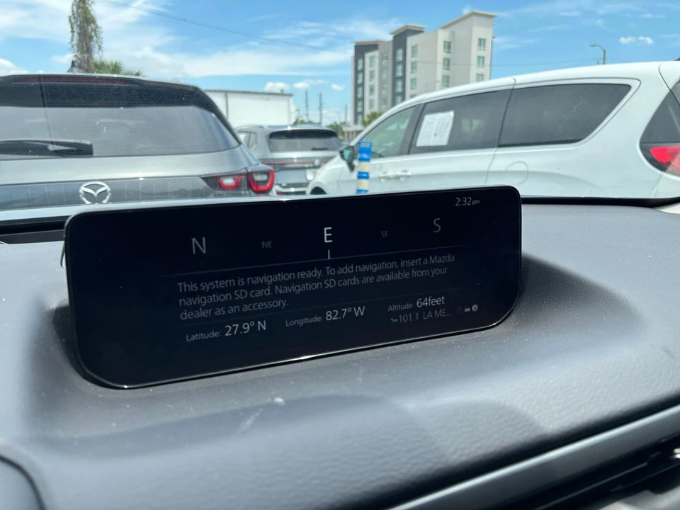 2025 Mazda CX-50 - Image 17 of 31