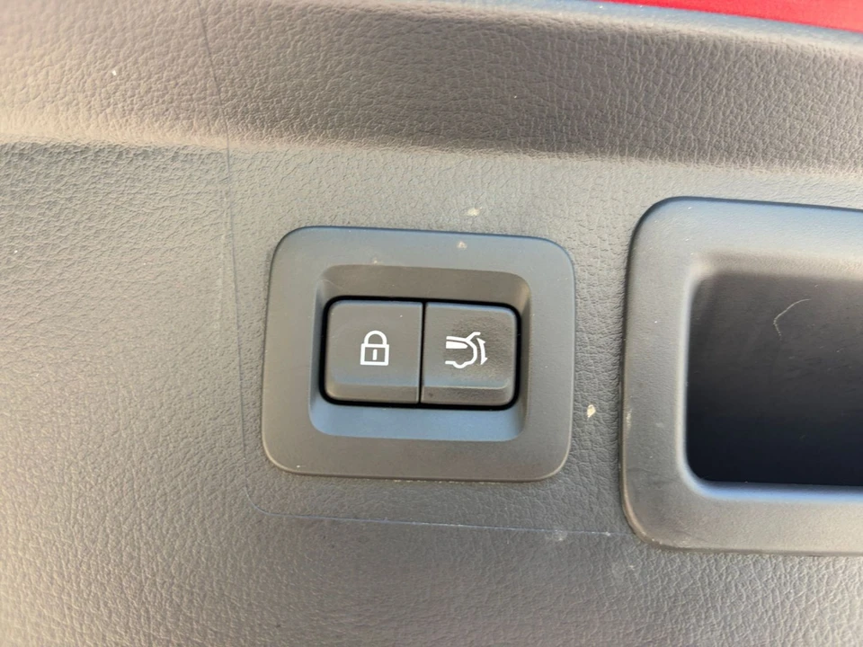 2025 Mazda CX-50 - Image 25 of 31