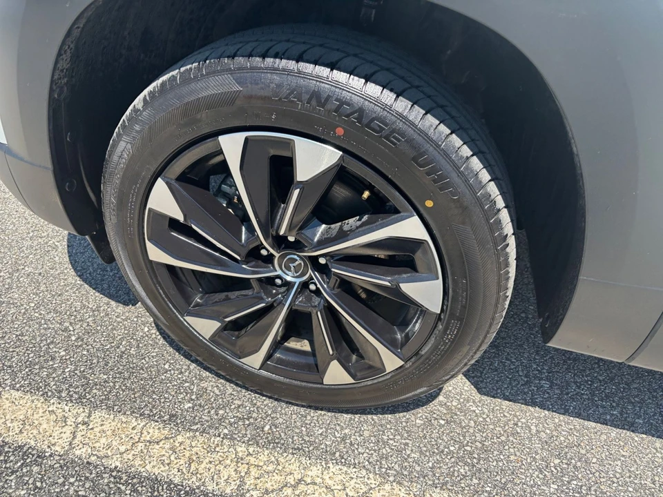 2025 Mazda CX-50 - Image 28 of 31