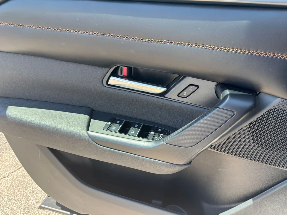 2025 Mazda CX-50 - Image 20 of 31