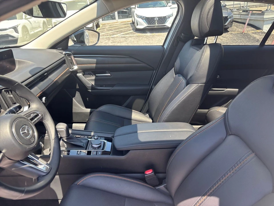 2025 Mazda CX-50 - Image 24 of 31