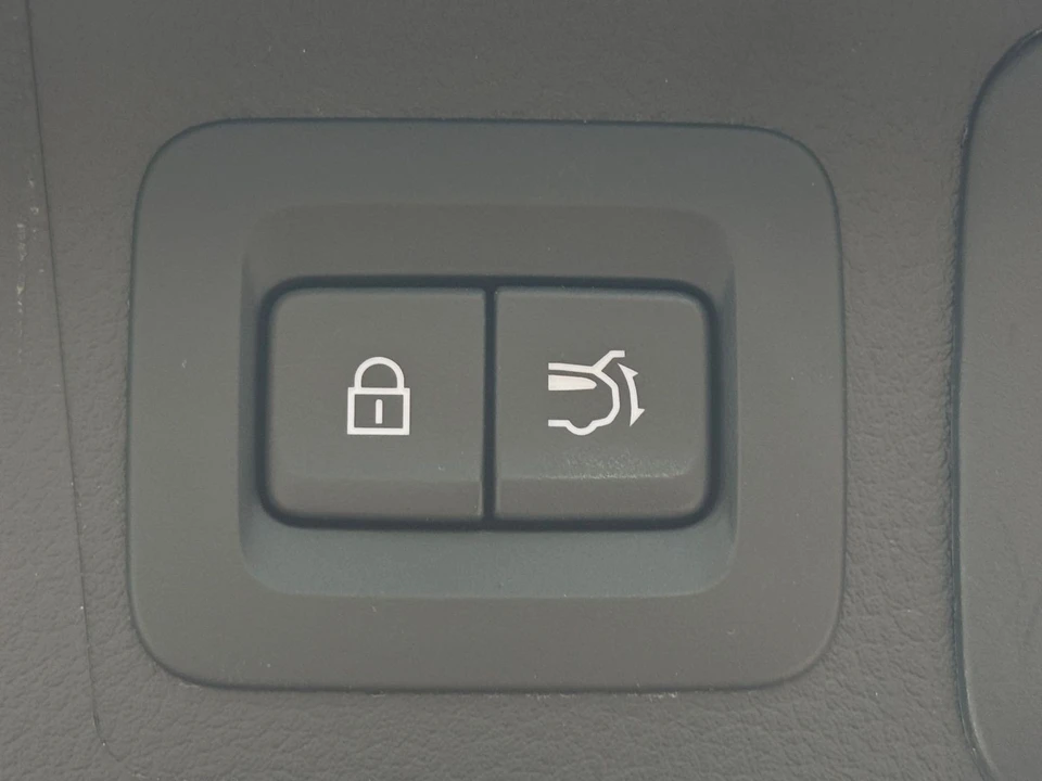 2025 Mazda CX-50 - Image 18 of 31