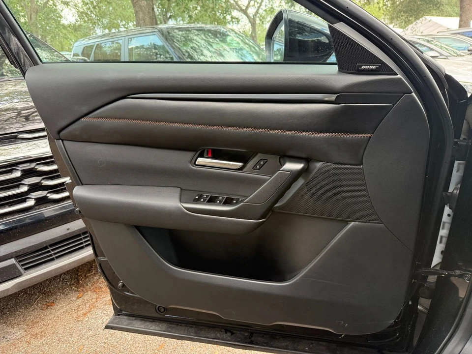 2025 Mazda CX-50 - Image 16 of 31