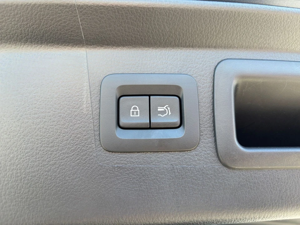 2025 Mazda CX-50 - Image 19 of 31