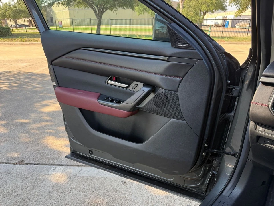 2025 Mazda CX-50 - Image 17 of 31