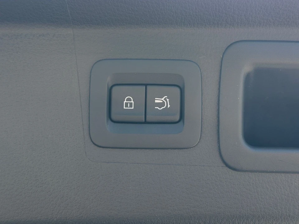 2025 Mazda CX-50 - Image 26 of 31