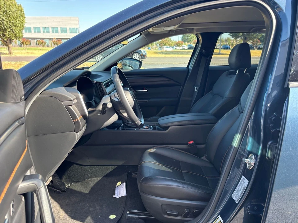 2025 Mazda CX-50 - Image 30 of 31