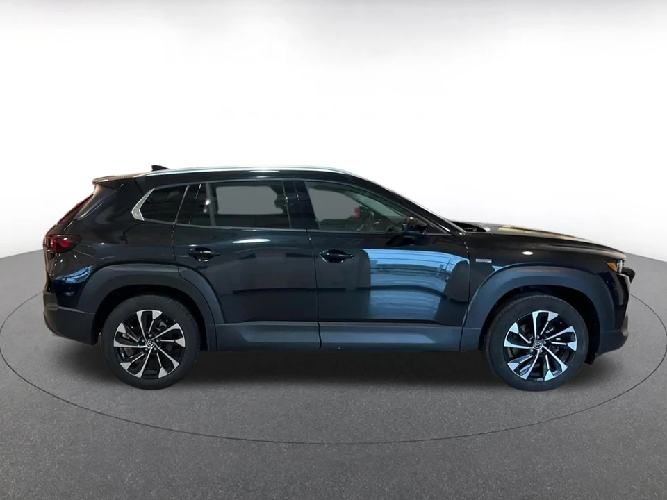 2025 Mazda CX-50 - Image 13 of 31