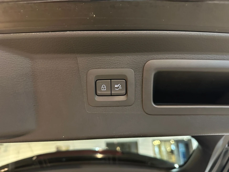 2025 Mazda CX-50 - Image 19 of 31