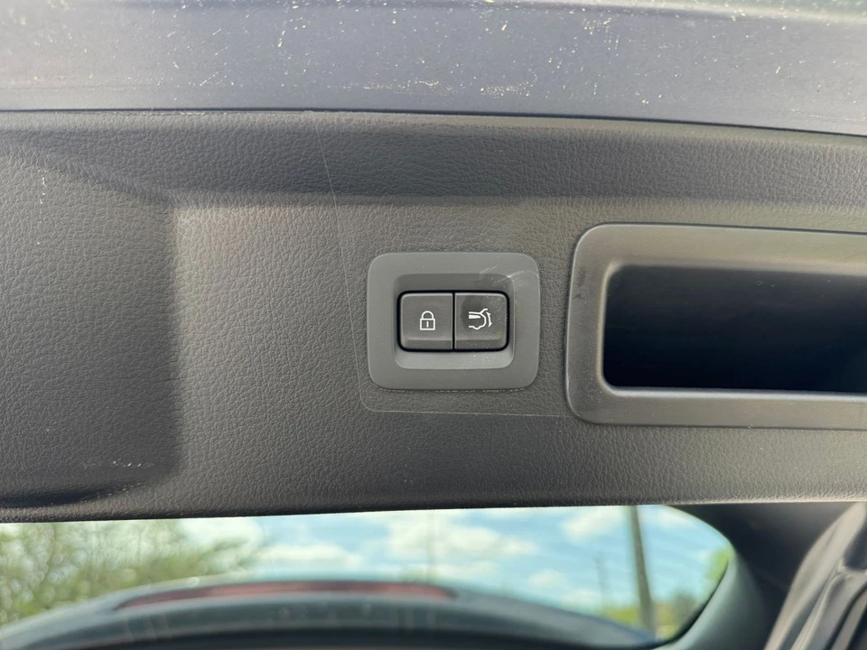 2025 Mazda CX-50 - Image 17 of 31