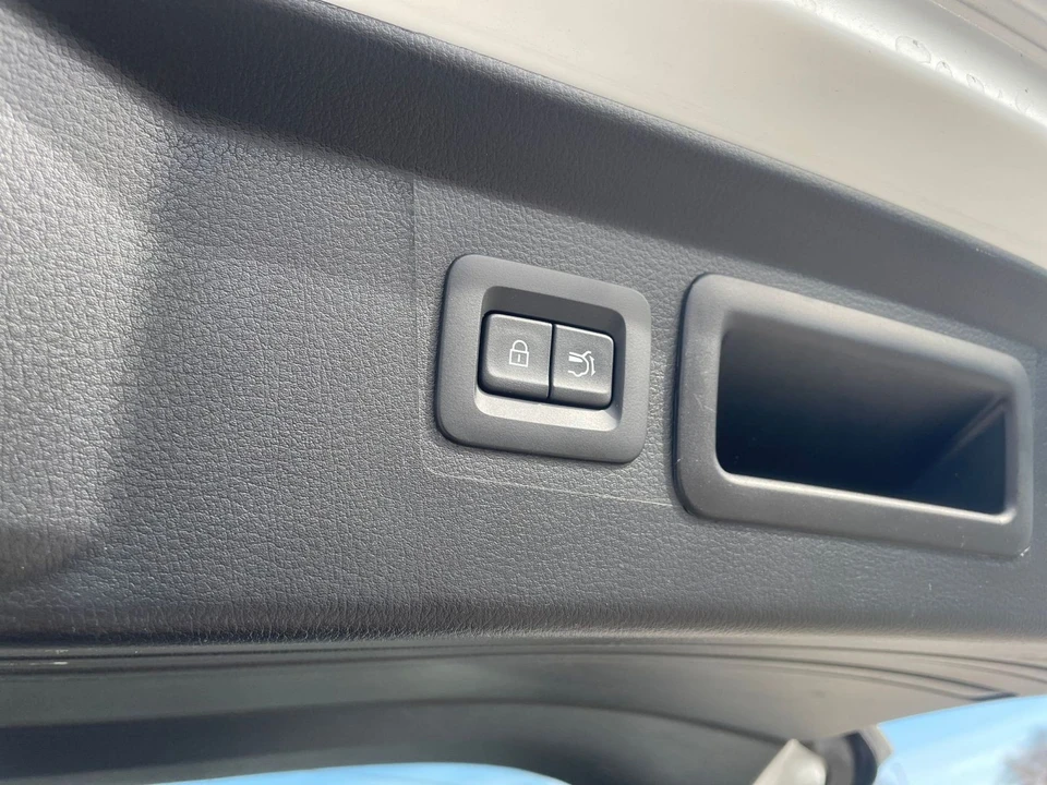 2025 Mazda CX-50 - Image 19 of 31