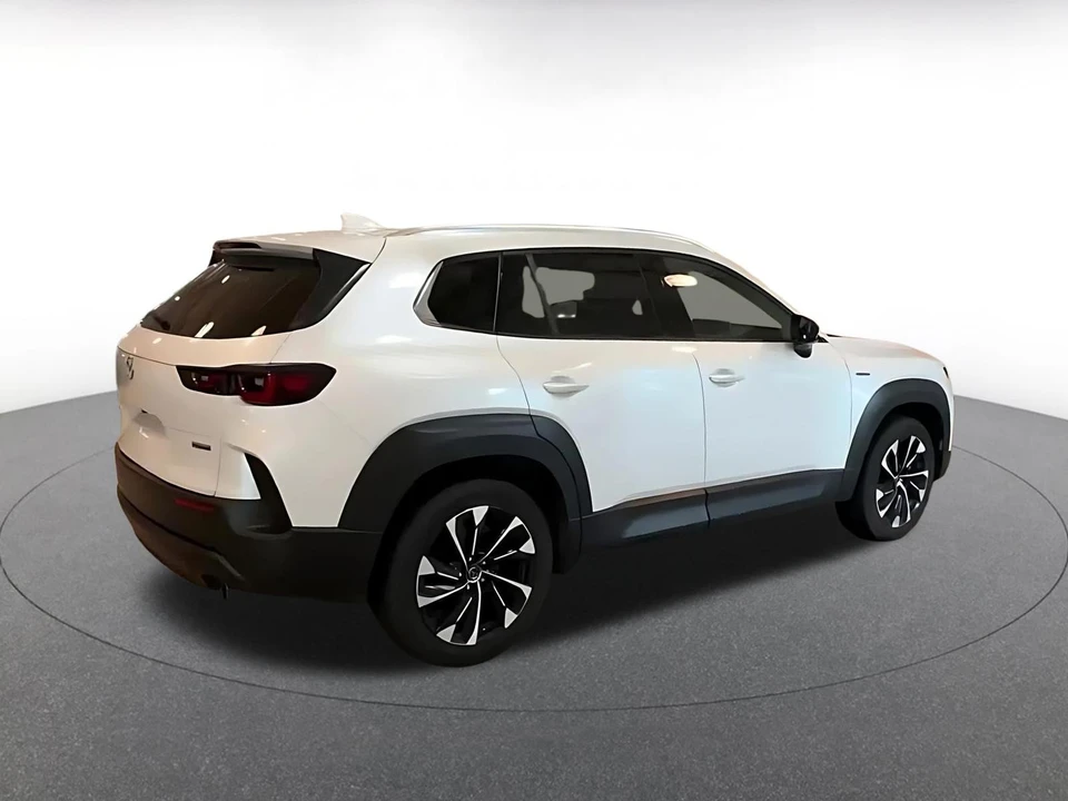 2025 Mazda CX-50 - Image 16 of 31