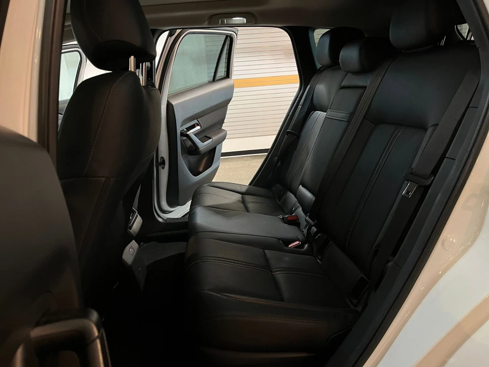2025 Mazda CX-50 - Image 24 of 31