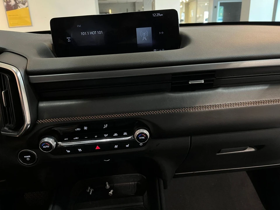 2025 Mazda CX-50 - Image 19 of 31