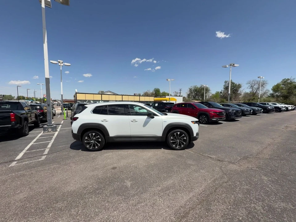2025 Mazda CX-50 - Image 18 of 31