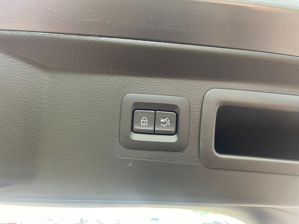 2025 Mazda CX-50 - Image 18 of 31