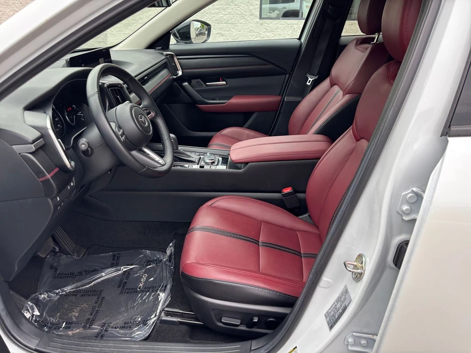 2025 Mazda CX-50 - Image 24 of 31