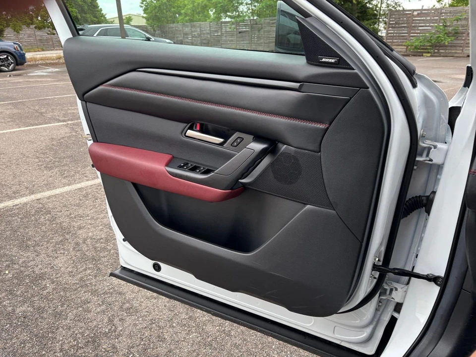 2025 Mazda CX-50 - Image 15 of 31