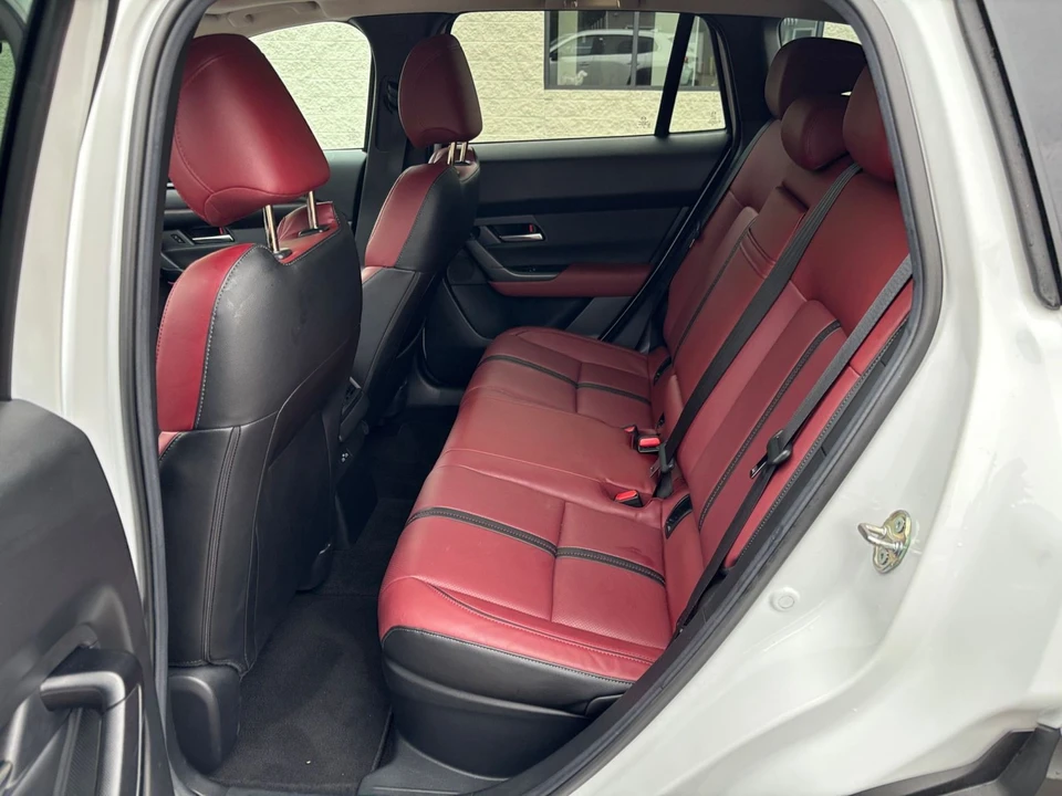 2025 Mazda CX-50 - Image 23 of 31