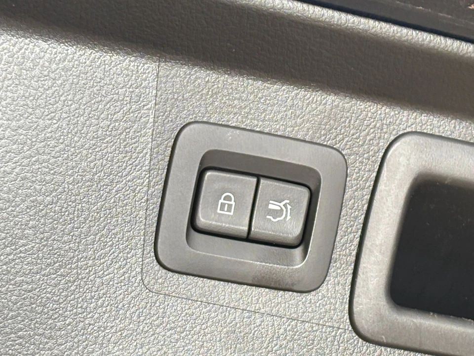 2025 Mazda CX-50 - Image 24 of 31