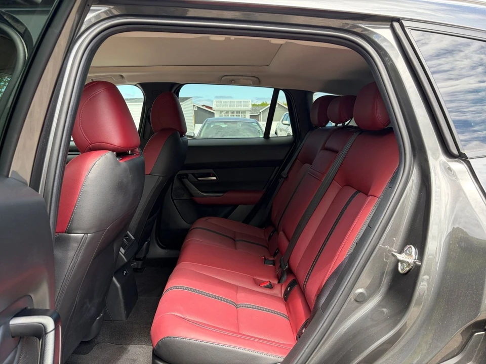 2025 Mazda CX-50 - Image 24 of 31
