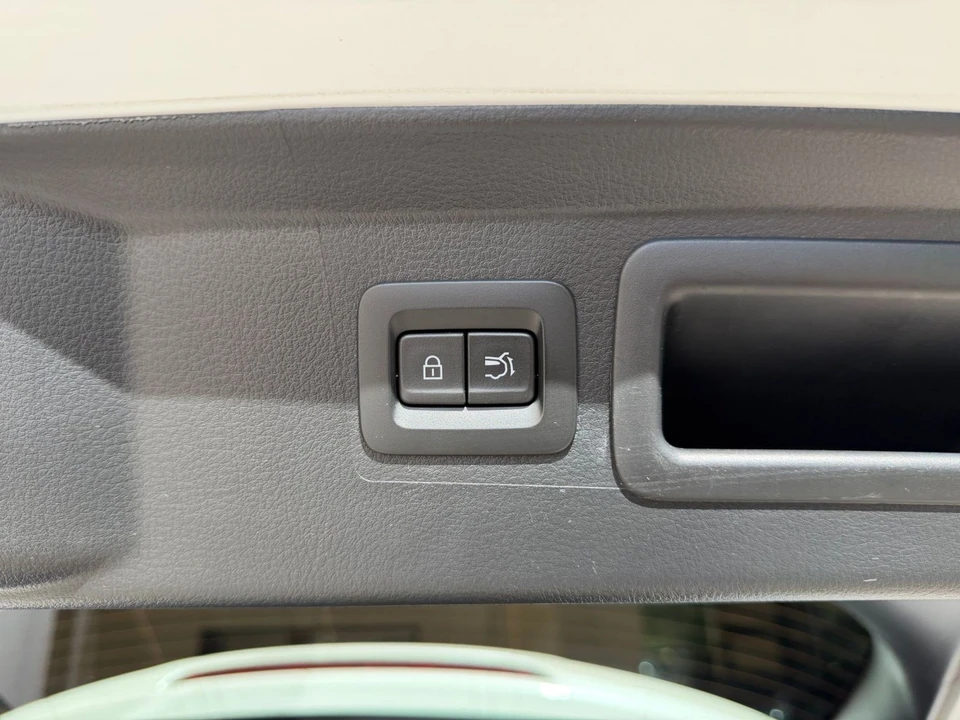 2025 Mazda CX-50 - Image 16 of 31