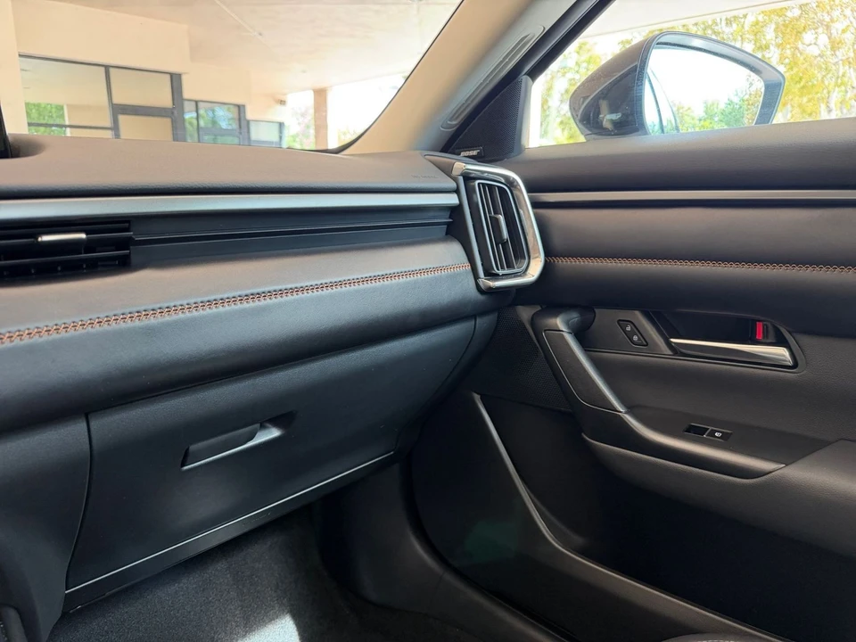 2025 Mazda CX-50 - Image 27 of 31