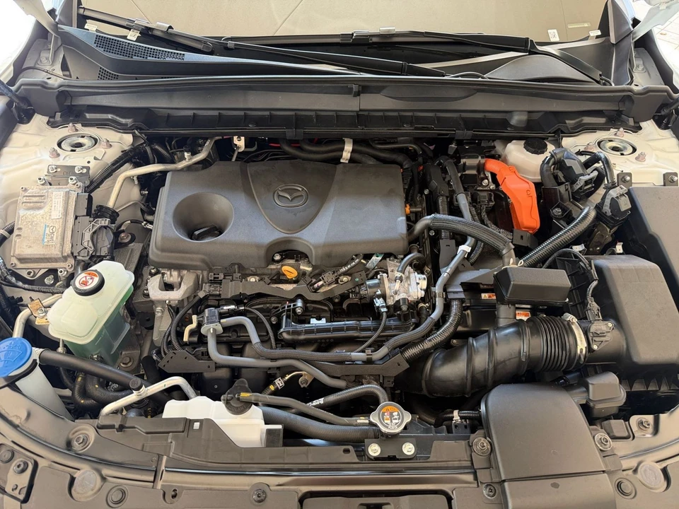 2025 Mazda CX-50 - Image 24 of 31