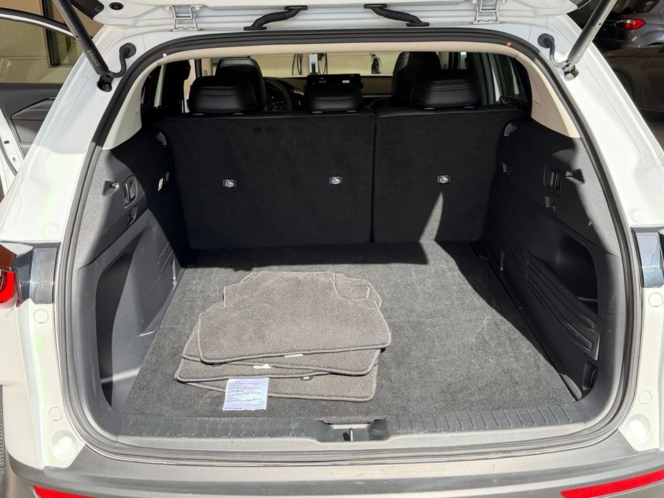2025 Mazda CX-50 - Image 23 of 31