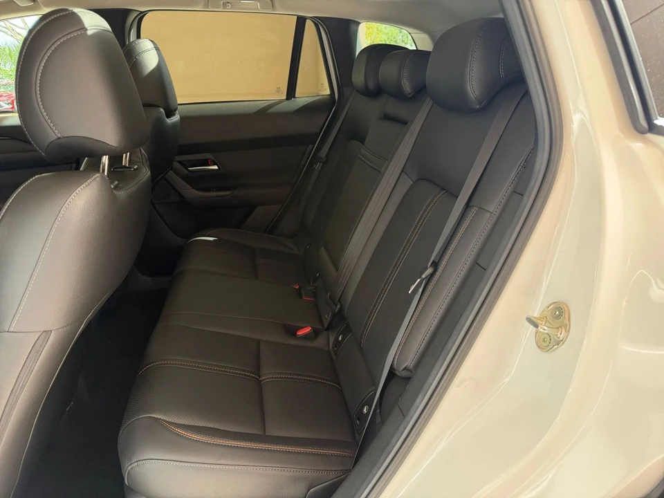 2025 Mazda CX-50 - Image 18 of 31