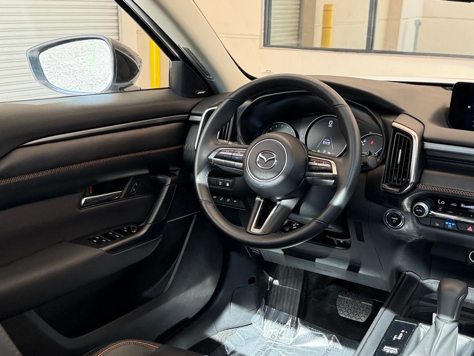 2025 Mazda CX-50 - Image 26 of 31