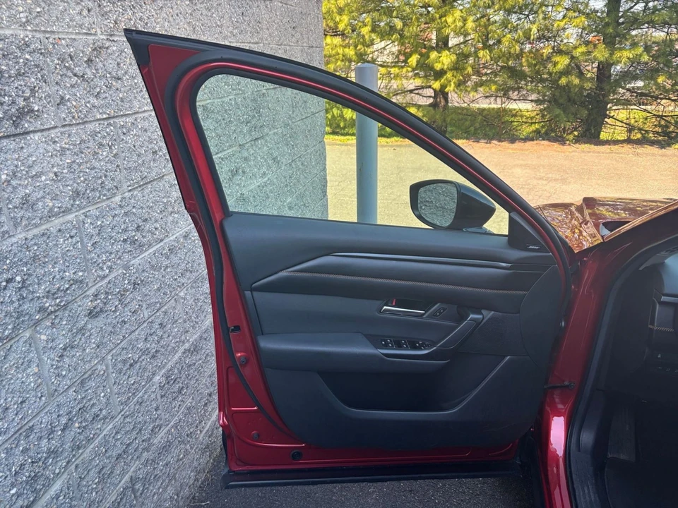 2025 Mazda CX-50 - Image 15 of 31