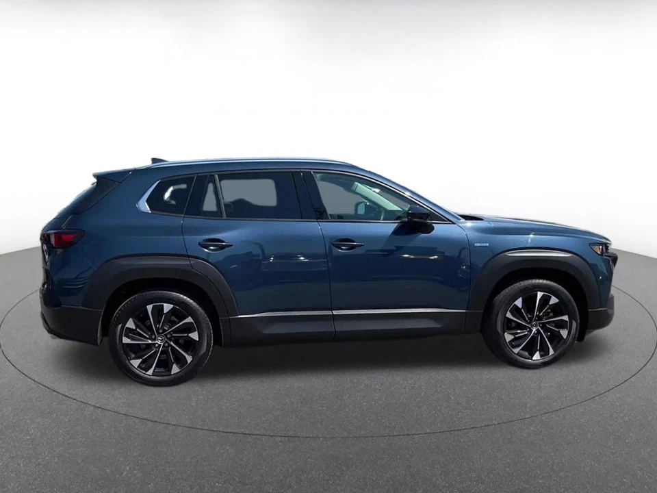2025 Mazda CX-50 - Image 13 of 31