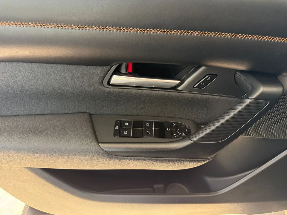 2025 Mazda CX-50 - Image 15 of 31