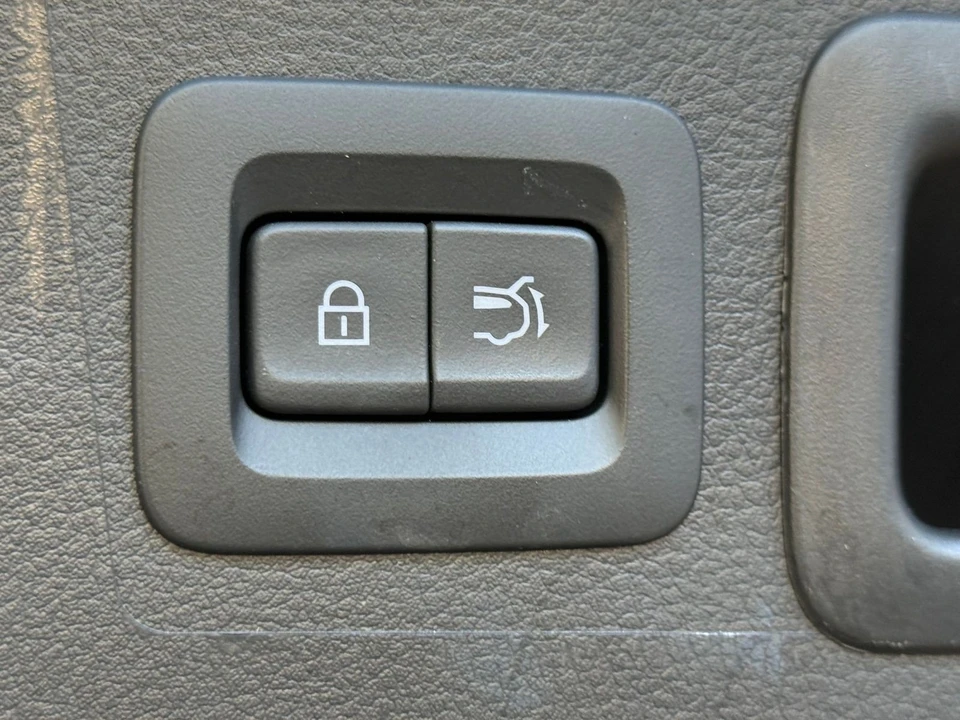 2025 Mazda CX-50 - Image 19 of 31