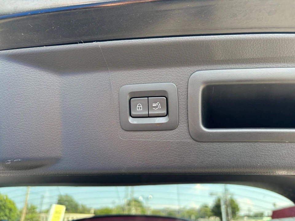 2025 Mazda CX-50 - Image 24 of 31