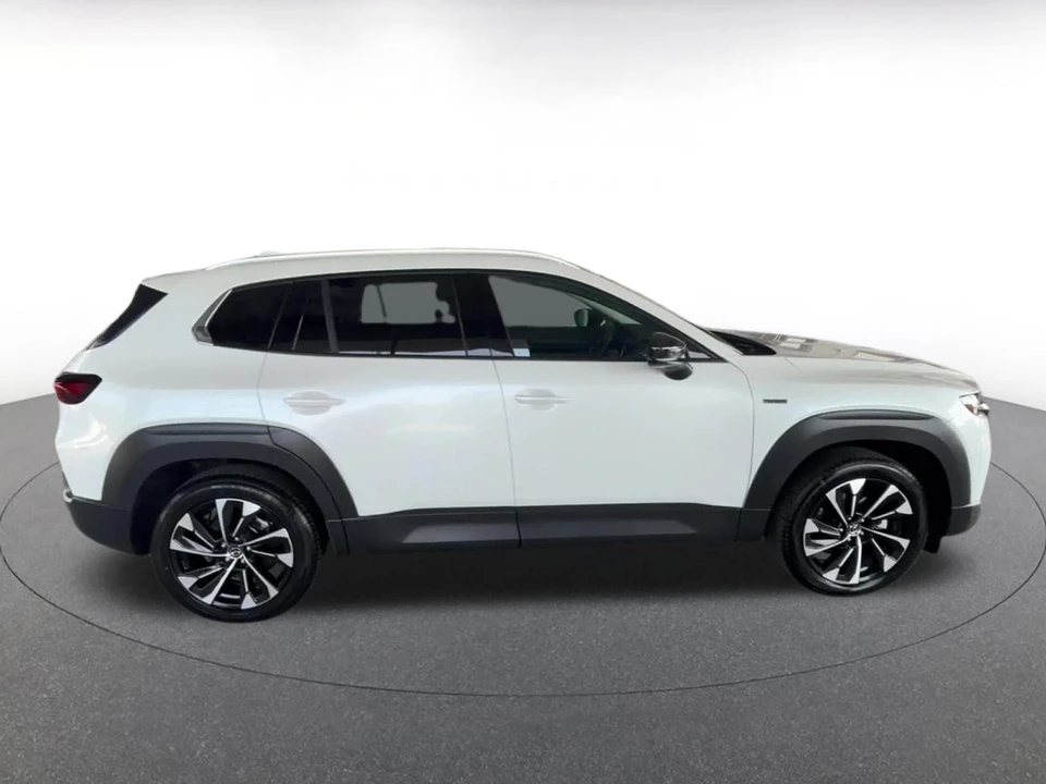 2025 Mazda CX-50 - Image 18 of 31