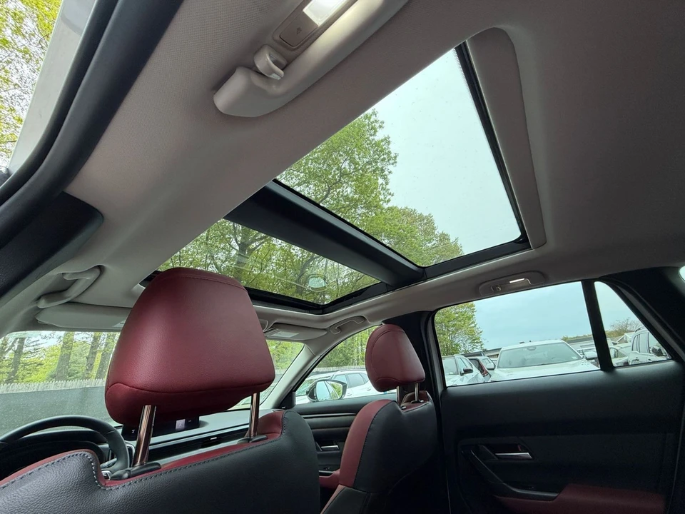 2025 Mazda CX-50 - Image 26 of 31