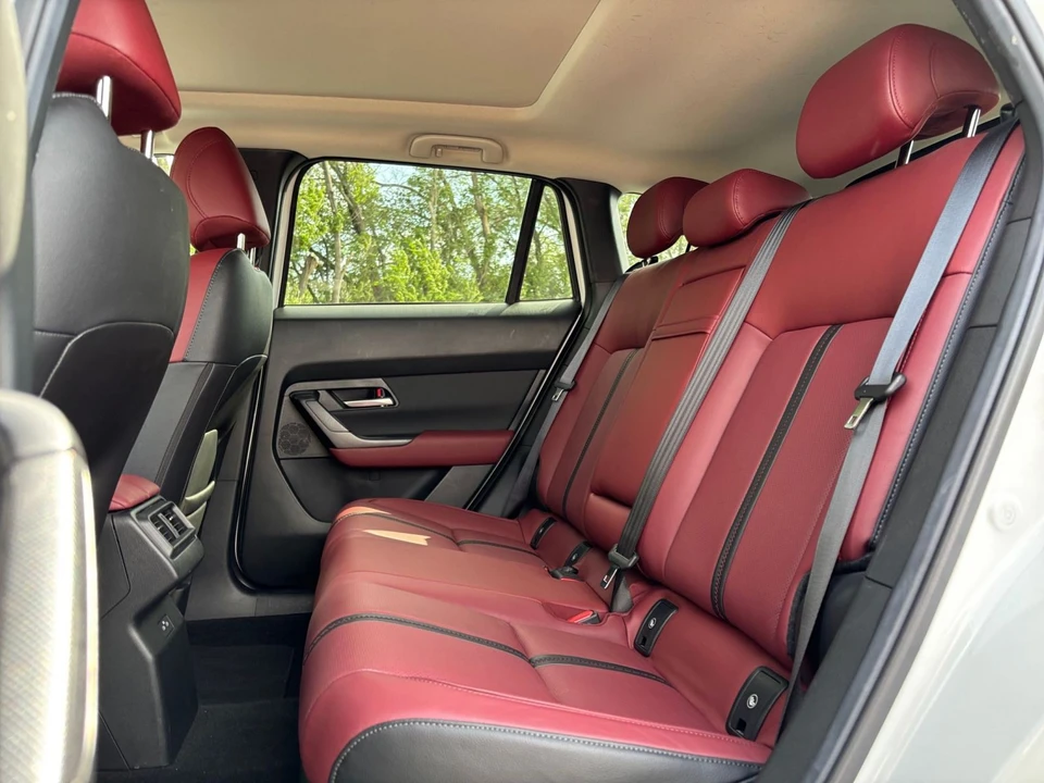 2025 Mazda CX-50 - Image 24 of 31