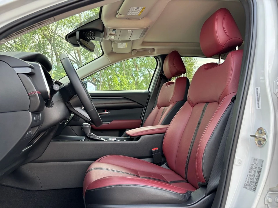 2025 Mazda CX-50 - Image 25 of 31