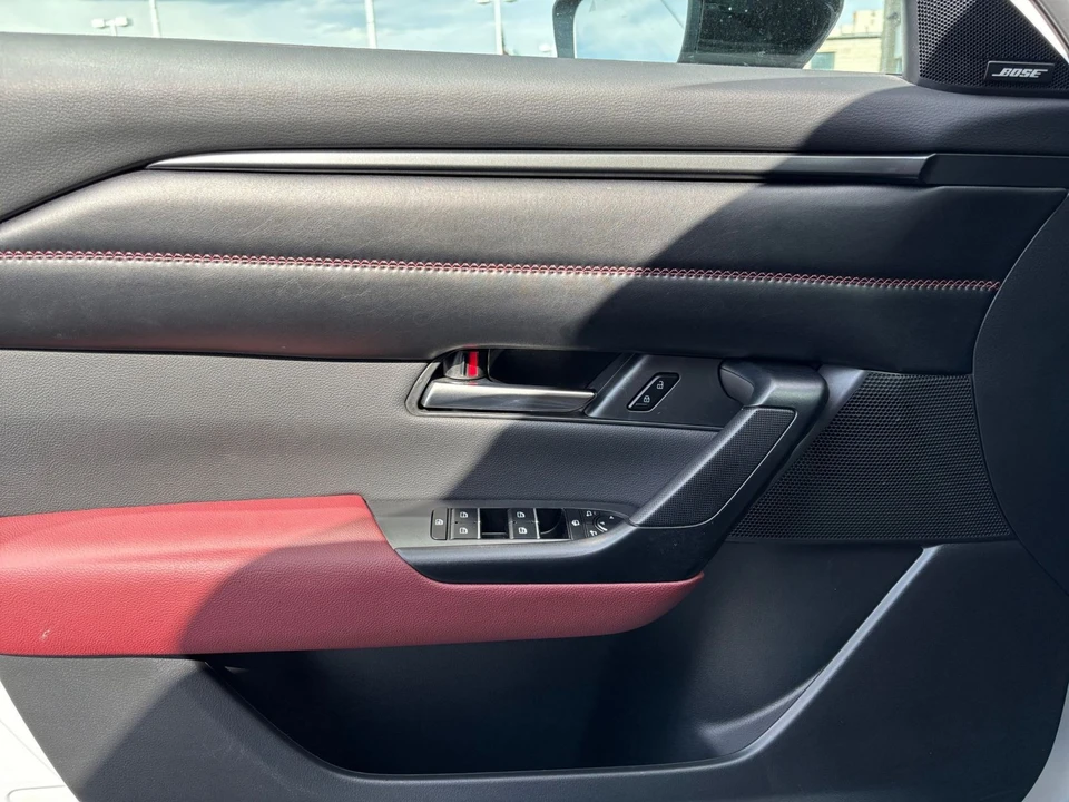 2025 Mazda CX-50 - Image 17 of 31