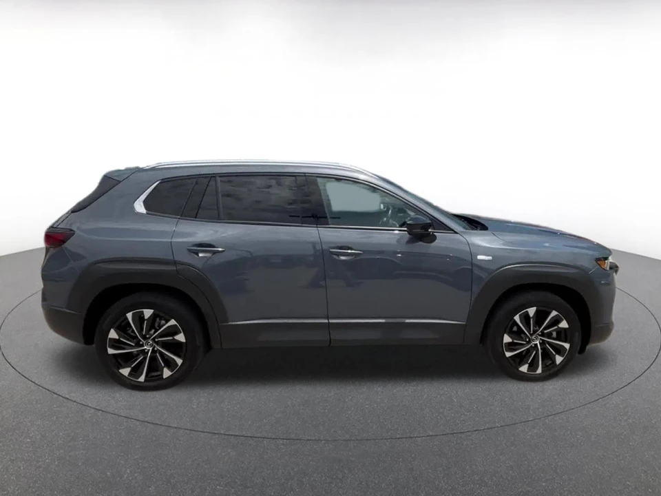 2025 Mazda CX-50 - Image 18 of 31