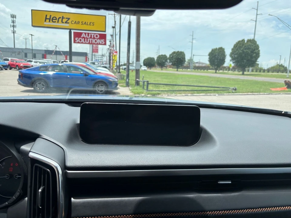 2025 Mazda CX-50 - Image 19 of 31