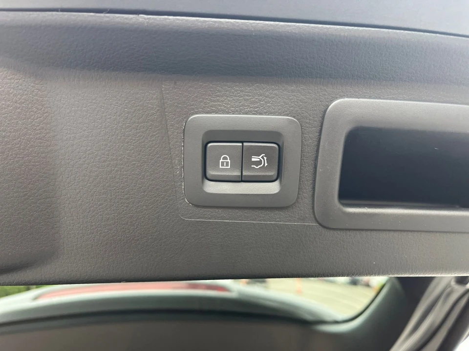 2025 Mazda CX-50 - Image 19 of 31