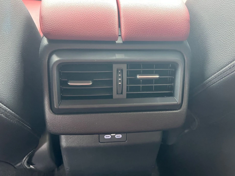 2025 Mazda CX-50 - Image 20 of 31